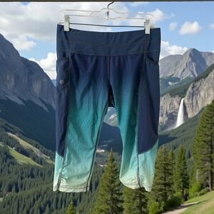 Womens Medium Athleta Blue Ombre Gradient Cropped Leggings